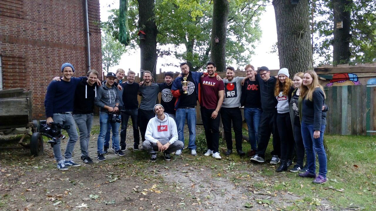 Kliemannsland Bild 02 Gruppenbild Crew Kliemannsland Scavenger Hunt
