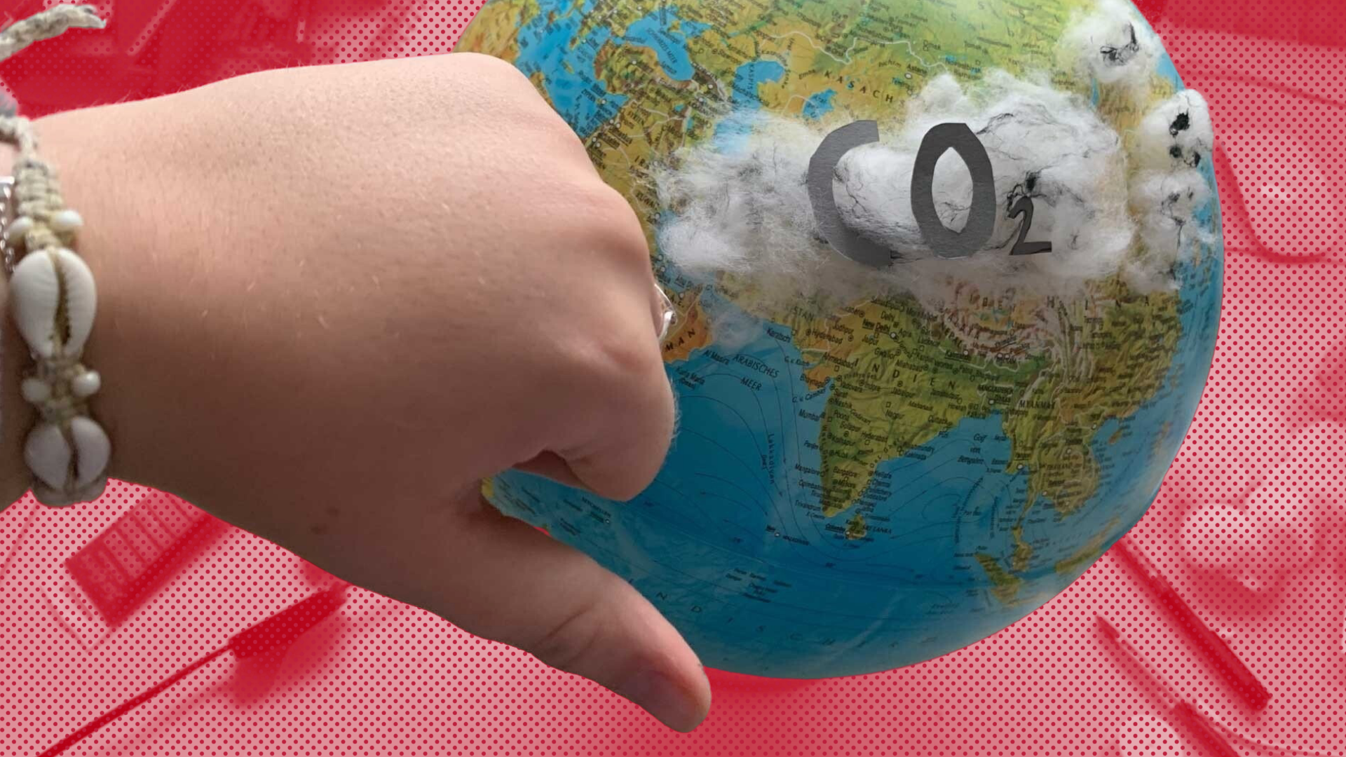 Nachhaltiges Team Building Globus mit angedeutetem Co2 und einer Hand, mit Daumen runter Zeichen - Thema ist nachhaltiges Teambuilding