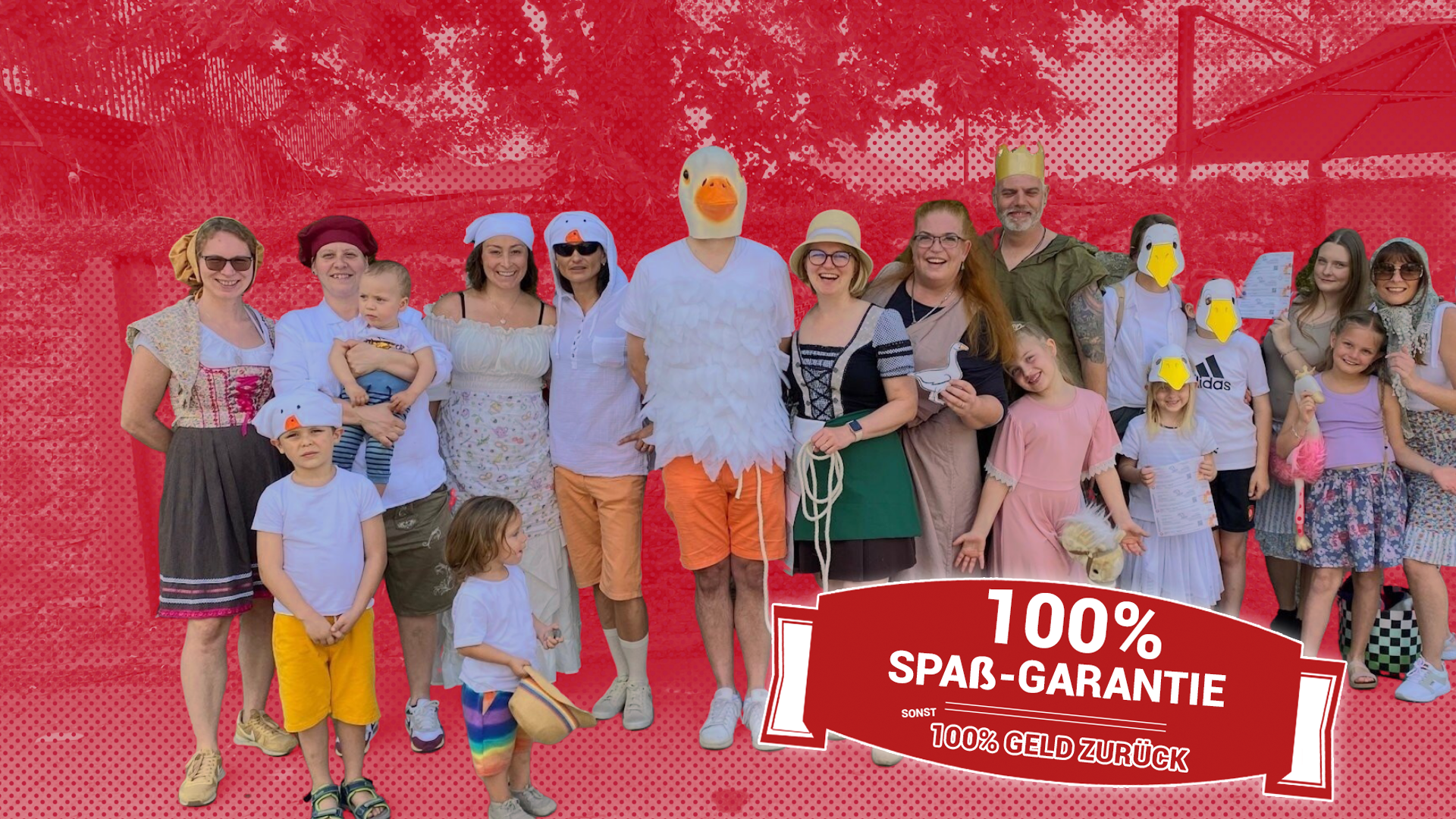 Großgruppe eines Teambuilding-Events in Verkleidung